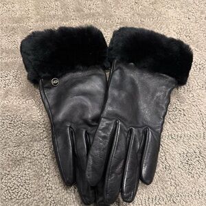 UGG Women’s Black Leather Gloves with Plush Fur